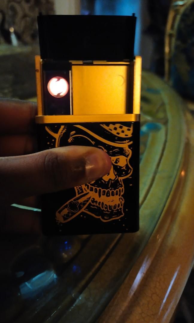 Portable Cigarette Box with Rechargeable Lighter