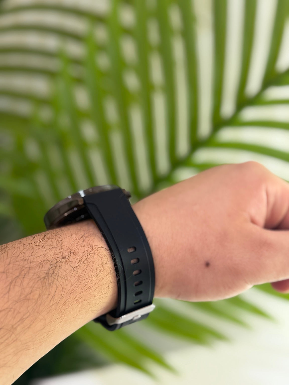 Hie-Q WR50 smart watch daily activity tracking Arabic interface