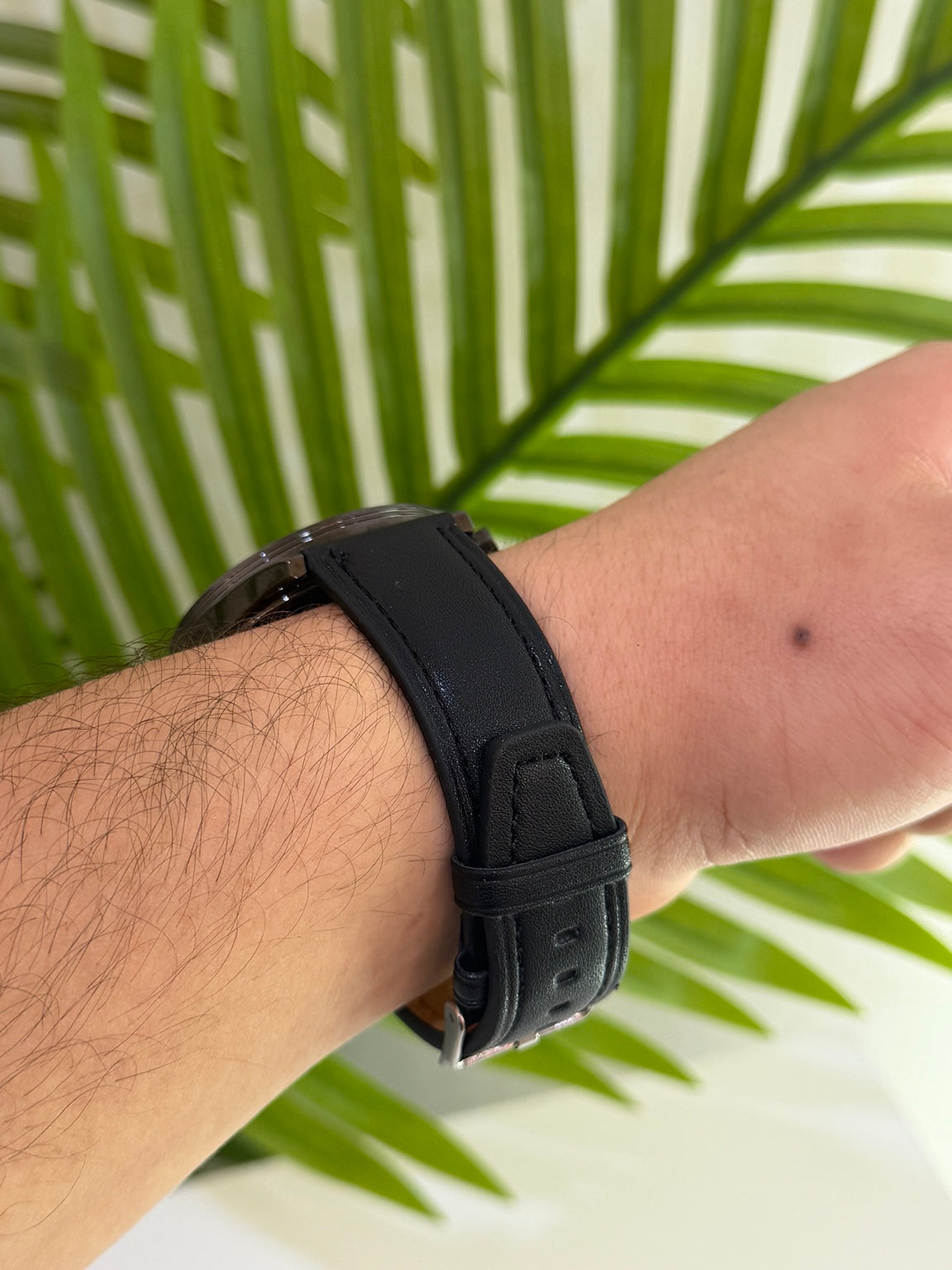 Hie-Q WR50 black leather strap detail