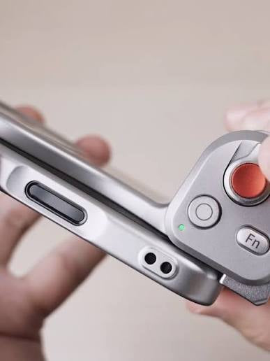 TELESIN Pro Shot Imaging Grip attached to smartphone side control detail